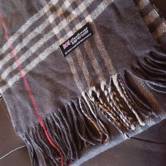 Cashmere collection scarf NWT - Picture 3 of 6